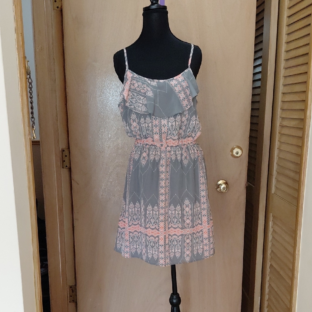 Olive & Oak Gray Dress with Coral Geometric Print